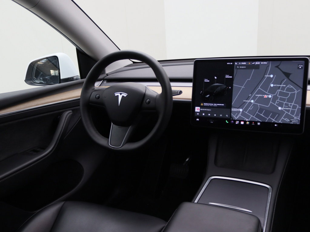 Tesla Model Y Long Range 345pk AWD 8