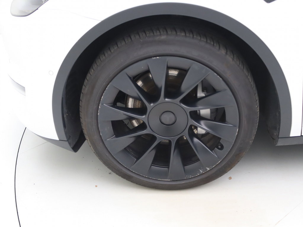 Tesla Model Y Long Range 345pk AWD 11