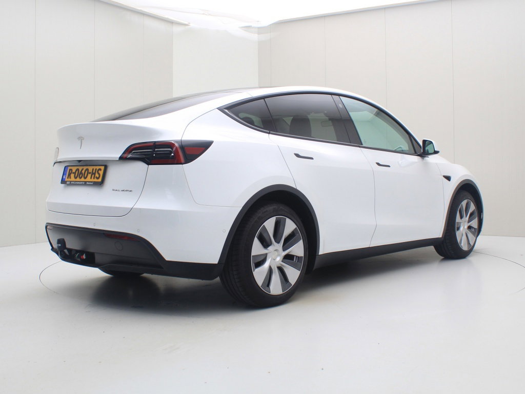 Tesla Model Y Long Range 345pk AWD 3