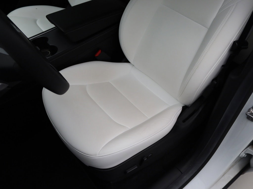 Tesla Model Y Long Range 345pk AWD 17