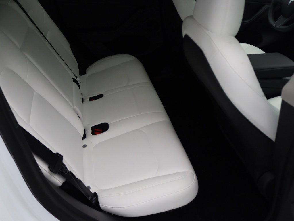 Tesla Model Y Long Range 345pk AWD 13