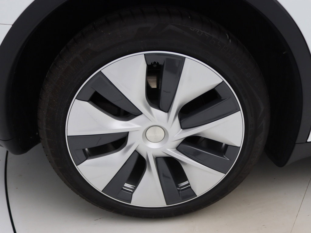 Tesla Model Y Long Range 345pk AWD 9