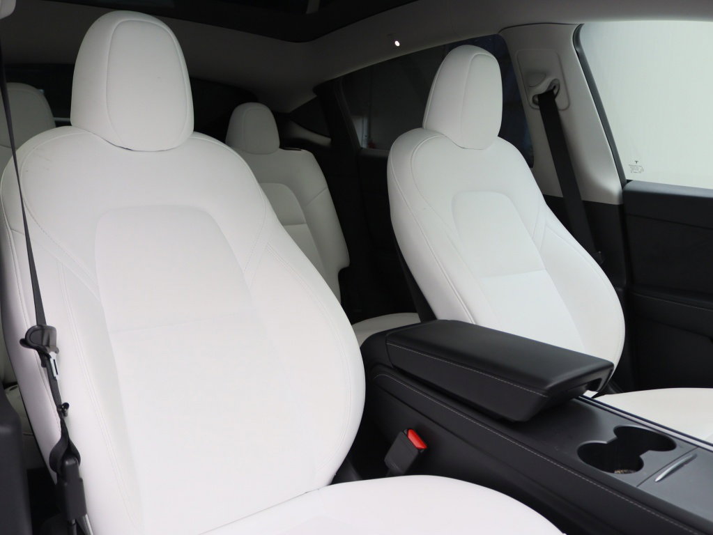 Tesla Model Y Long Range 345pk AWD 15