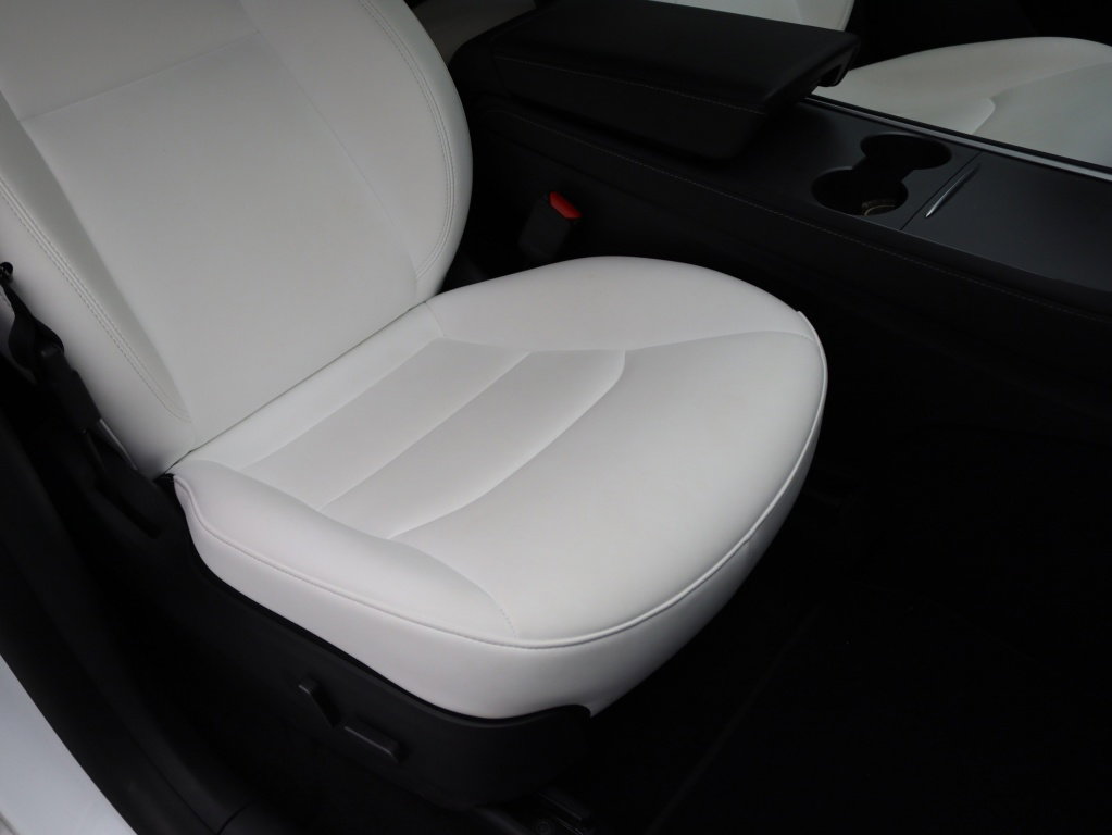 Tesla Model Y Long Range 345pk AWD 16