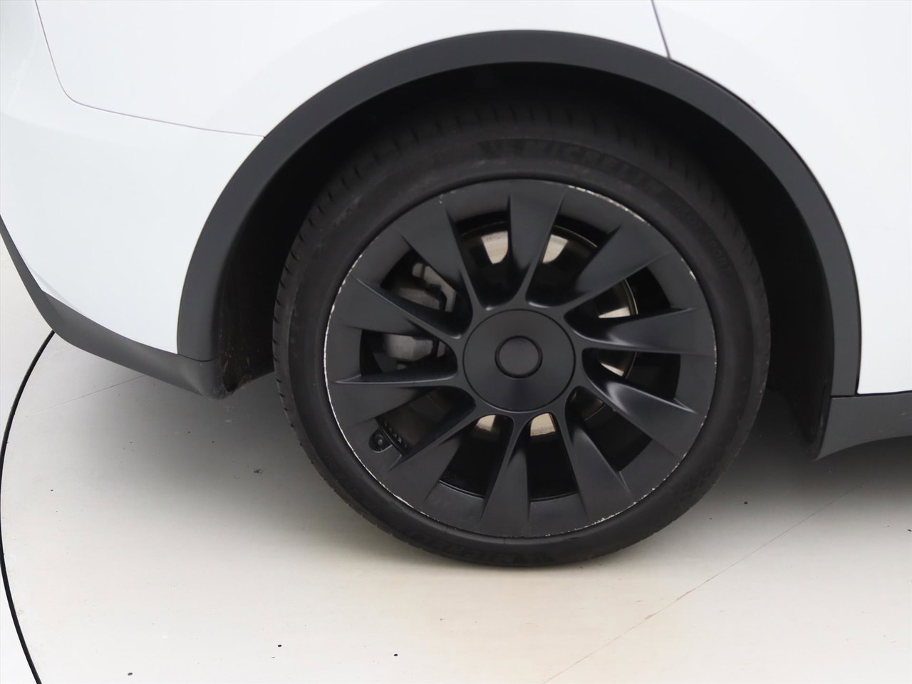 Tesla Model Y Standard RWD Plus 90,8% SoH [ AMD RYZEN+AUTOPILOT+20 INCH+PREMIUM AUDIO 9