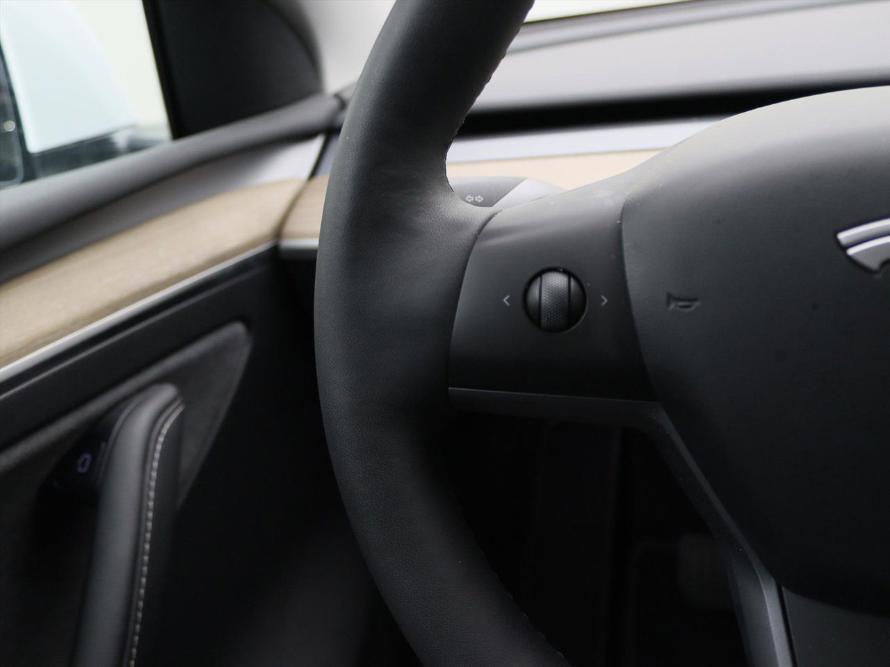 Tesla Model Y Standard RWD Plus 90,8% SoH [ AMD RYZEN+AUTOPILOT+20 INCH+PREMIUM AUDIO 20