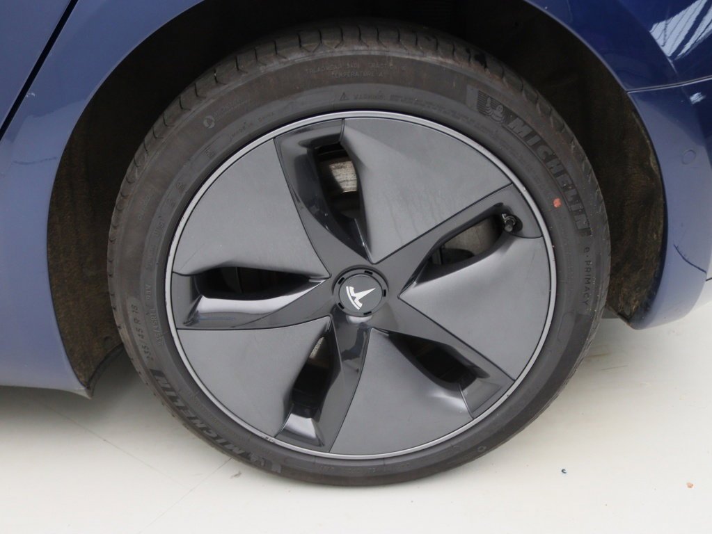 Tesla Model 3 Standard Plus RWD 12