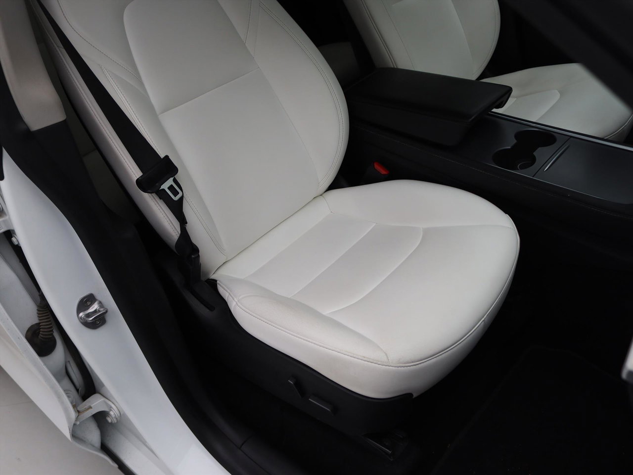 Tesla Model Y Long Range 351pk AWD [ FSD+WIT LEDER+TREKHAAK+20 INCH+PREMIUM AUDIO ] 20