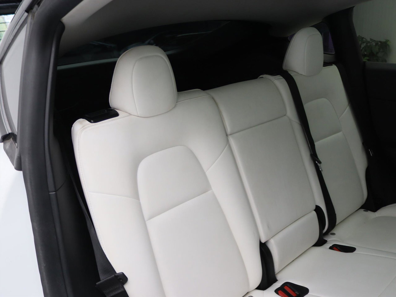 Tesla Model Y Long Range 351pk AWD [ FSD+WIT LEDER+TREKHAAK+20 INCH+PREMIUM AUDIO ] 17