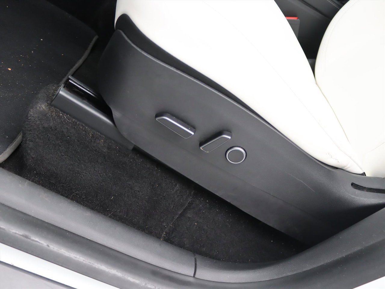 Tesla Model Y Long Range 351pk AWD [ FSD+WIT LEDER+TREKHAAK+20 INCH+PREMIUM AUDIO ] 25