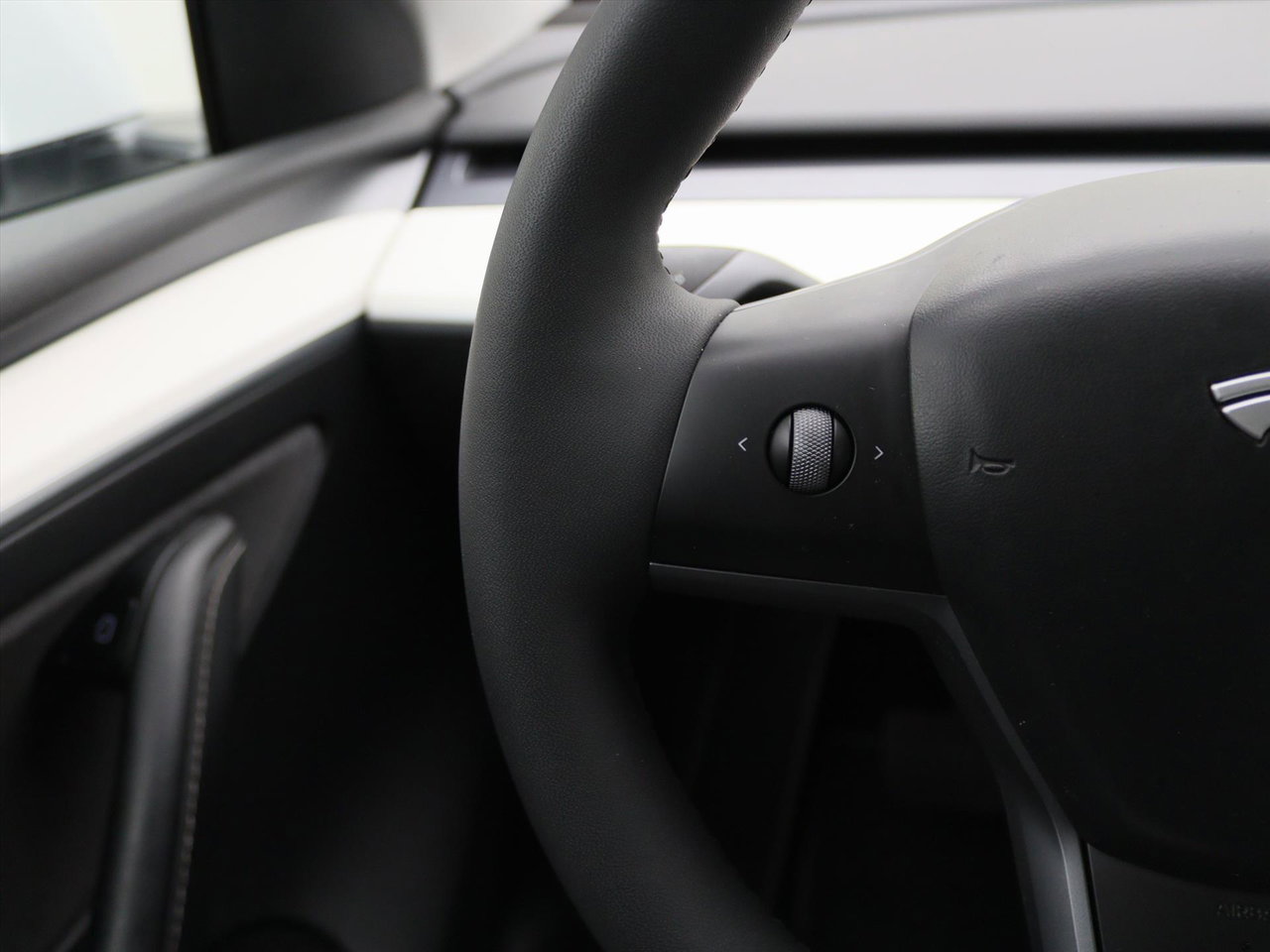 Tesla Model Y Long Range 351pk AWD [ FSD+WIT LEDER+TREKHAAK+20 INCH+PREMIUM AUDIO ] 27