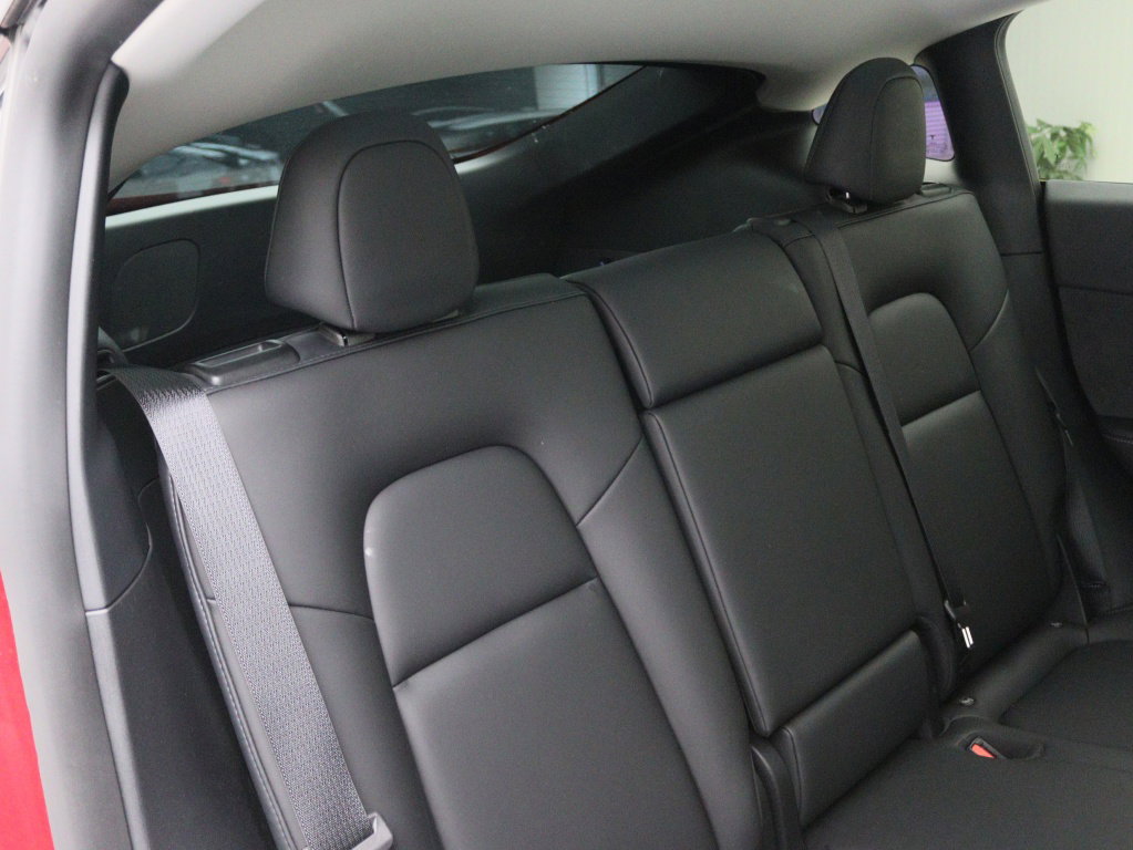 Tesla Model Y Long Range 345pk AWD 21