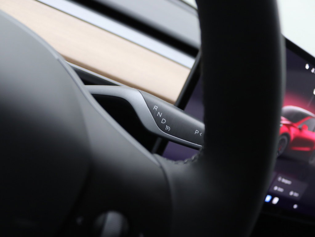 Tesla Model Y Performance 450pk AWD 18