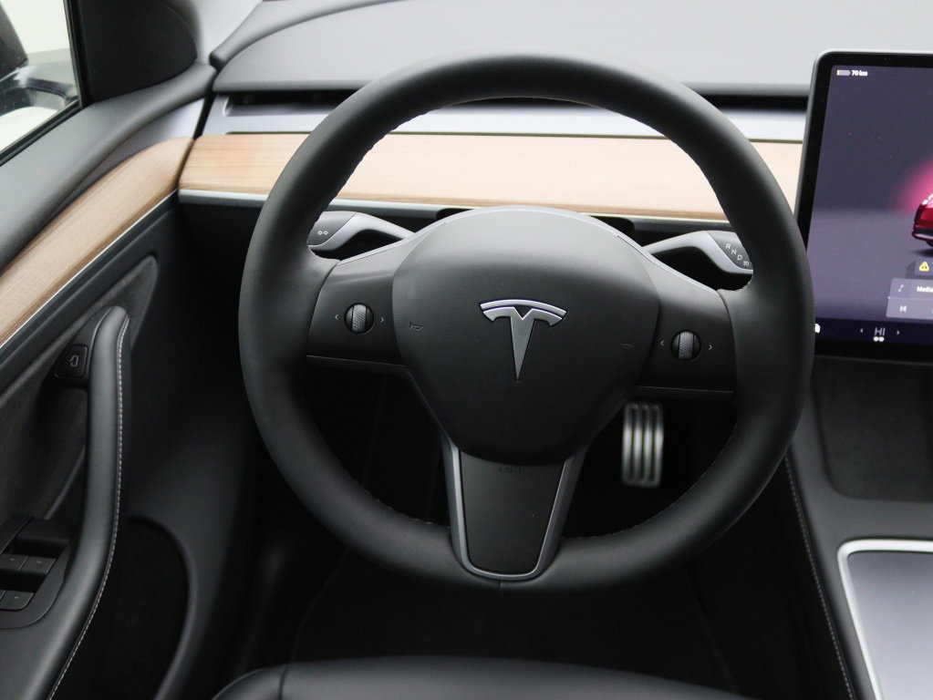 Tesla Model Y Performance 450pk AWD 15