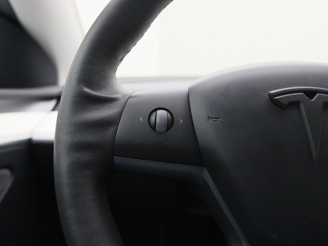 Tesla Model Y Long Range 351pk AWD [ WIT LEDER+AUTOPILOT+20 INCH+PREMIUM AUDIO ] 19