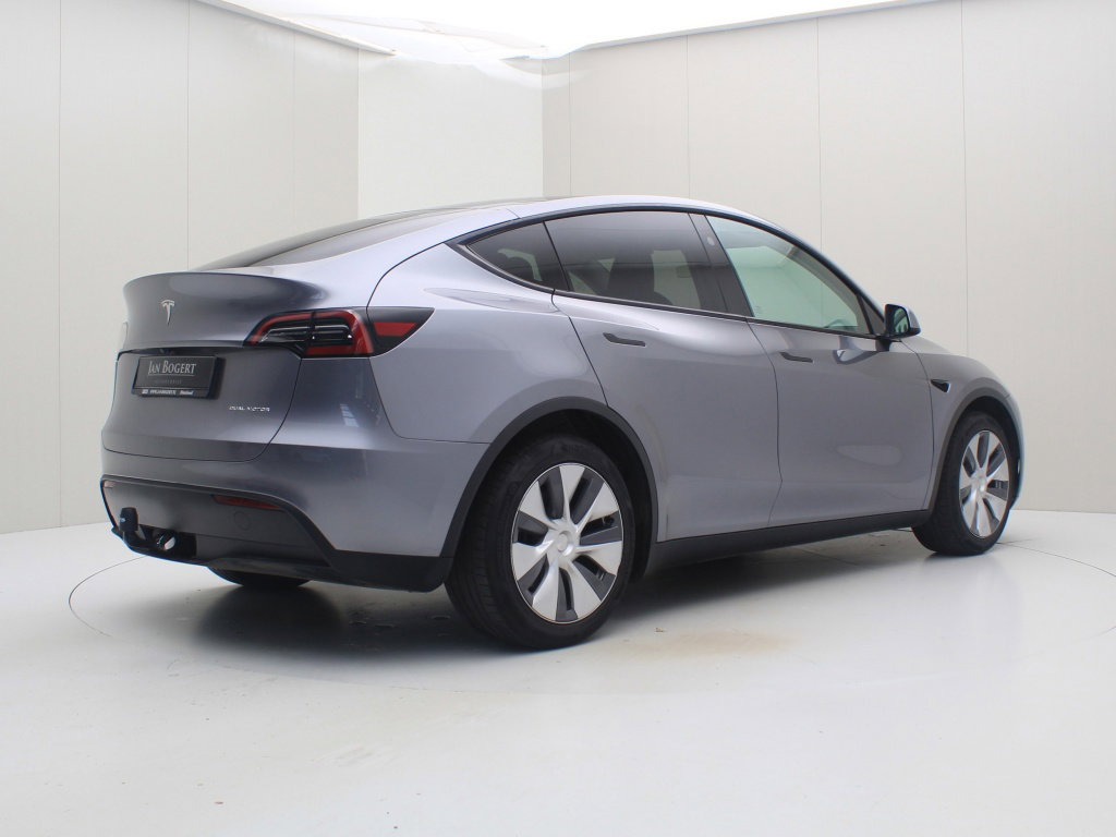 Tesla Model Y 2