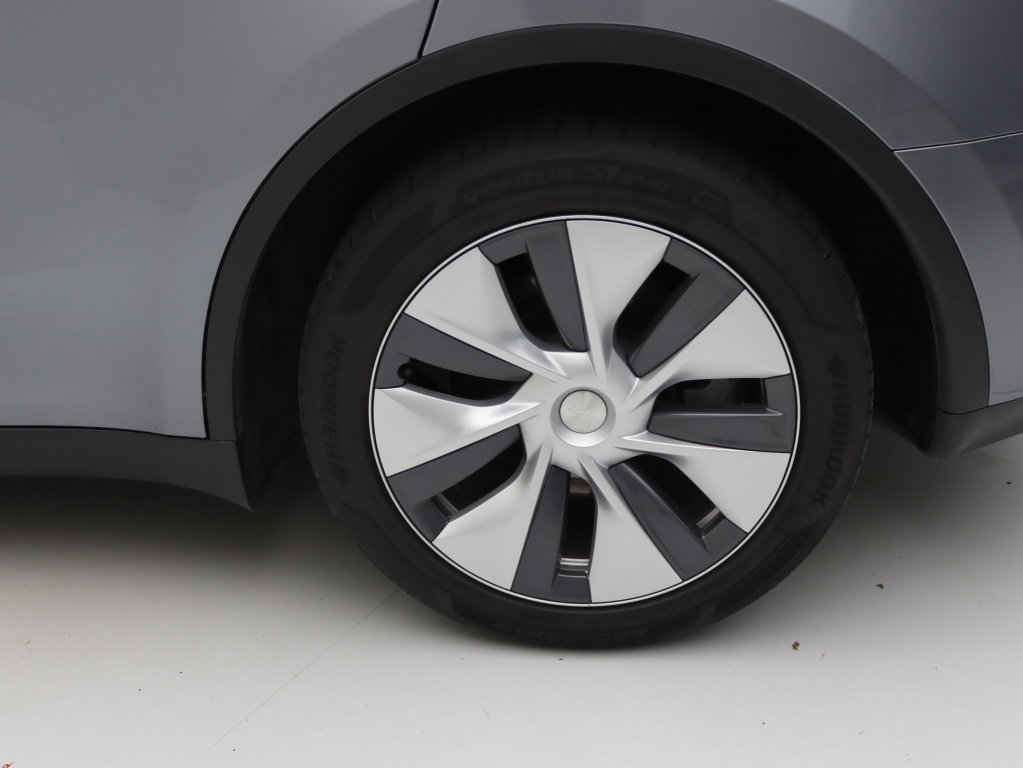 Tesla Model Y 13