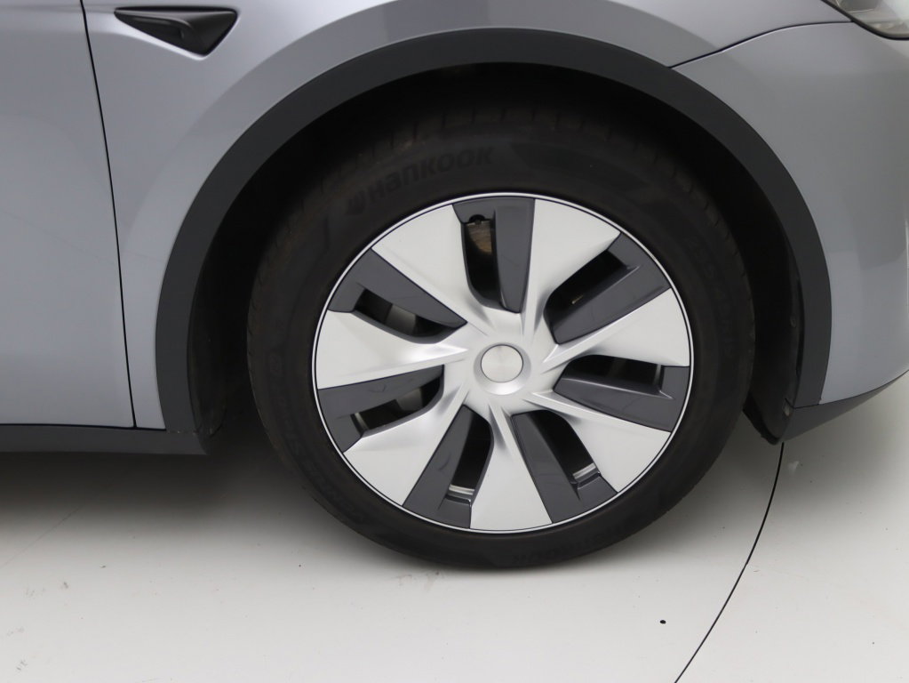 Tesla Model Y 11