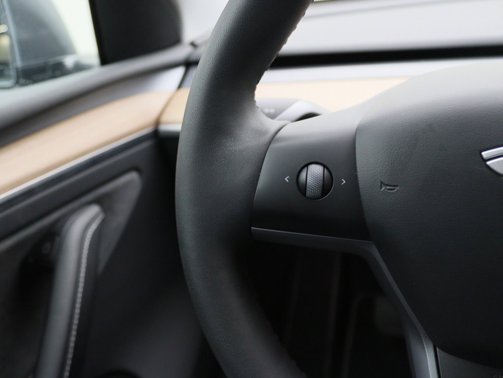 Tesla Model Y 28