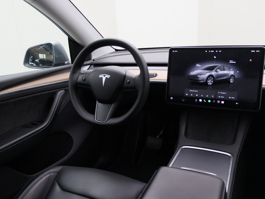Tesla Model Y 9