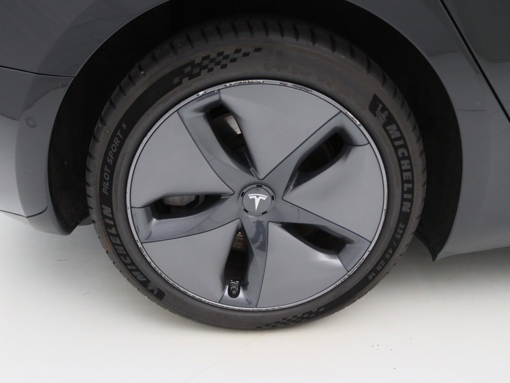 Tesla Model 3 Standard Plus RWD 9