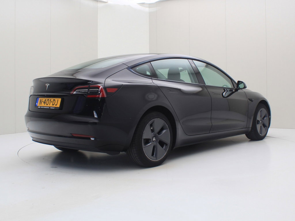 Tesla Model 3 Standard Plus RWD 2