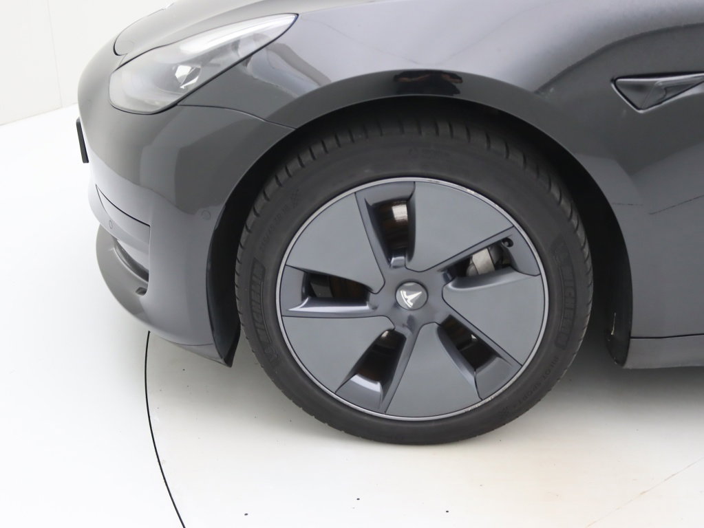 Tesla Model 3 Standard Plus RWD 18