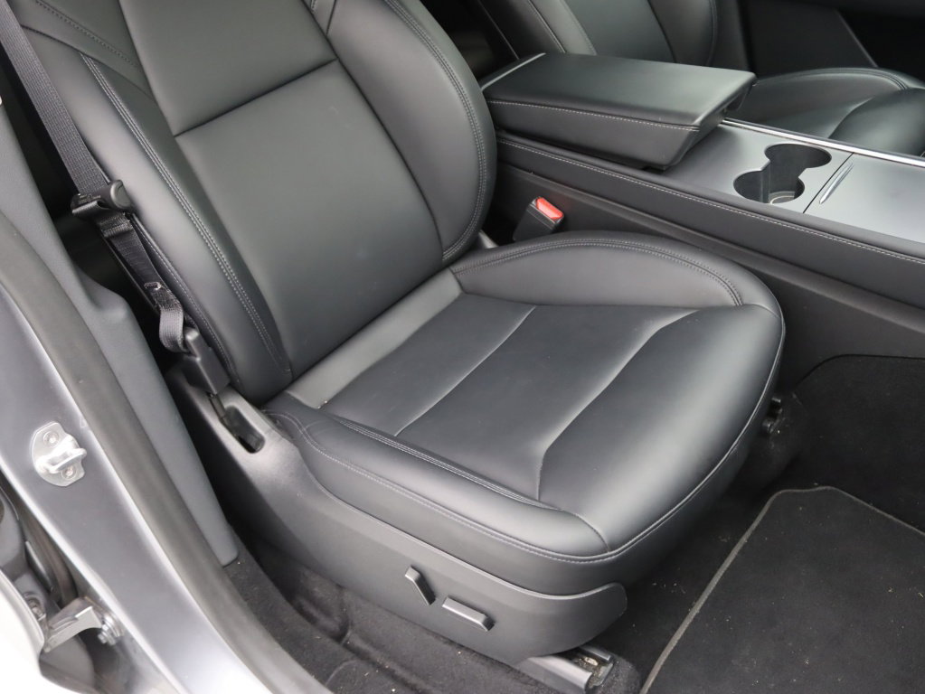 Tesla Model Y 347pk RWD 28