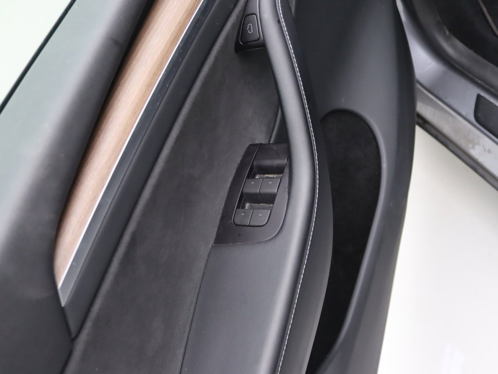 Tesla Model Y 347pk RWD 30