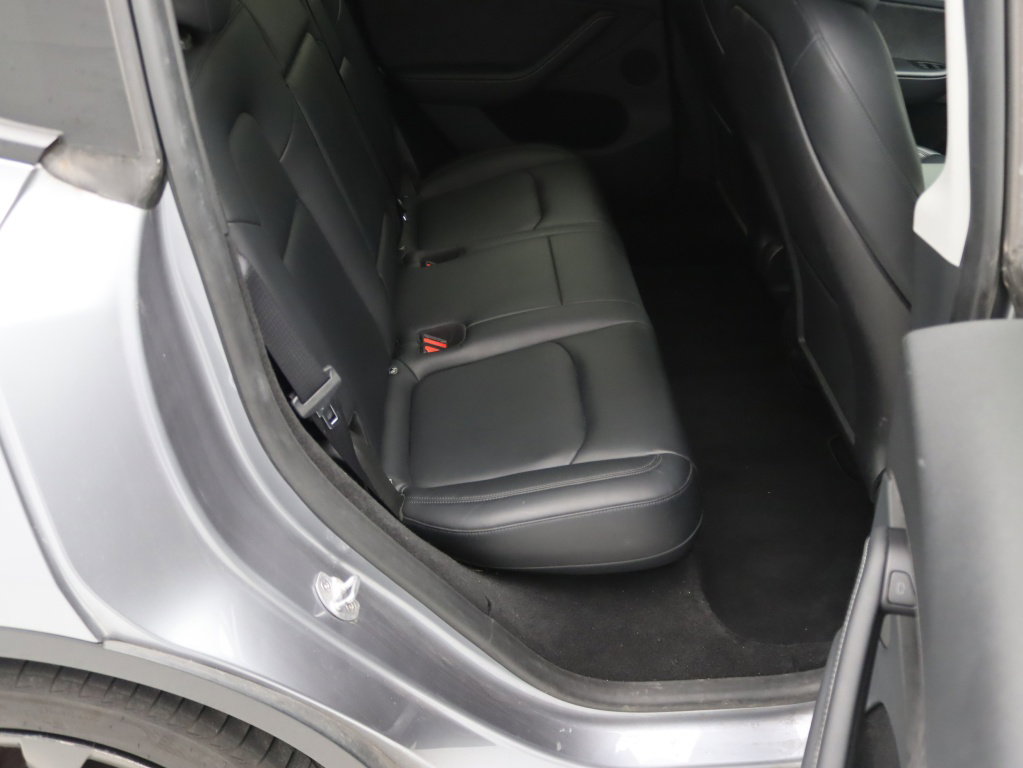 Tesla Model Y 347pk RWD 26