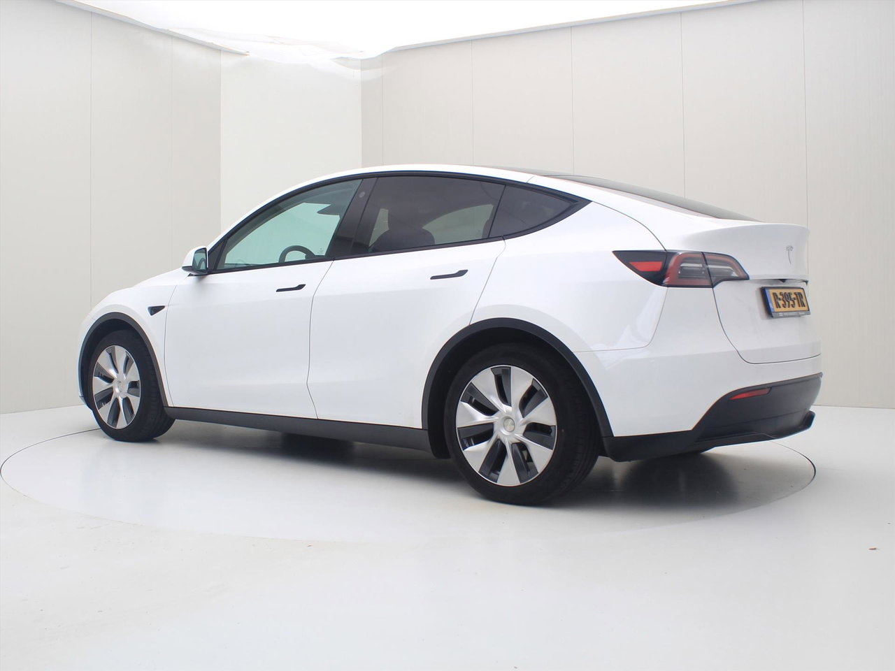 Tesla Model Y Standard RWD Plus 351pk 91,7% SoH [ LFP ACCU+AUTOPILOT+19 INCH+PREMIUM AUDIO ] 4