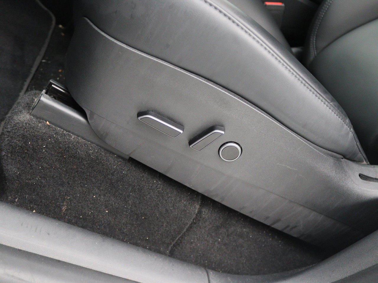 Tesla Model Y Standard RWD Plus 351pk 91,7% SoH [ LFP ACCU+AUTOPILOT+19 INCH+PREMIUM AUDIO ] 25