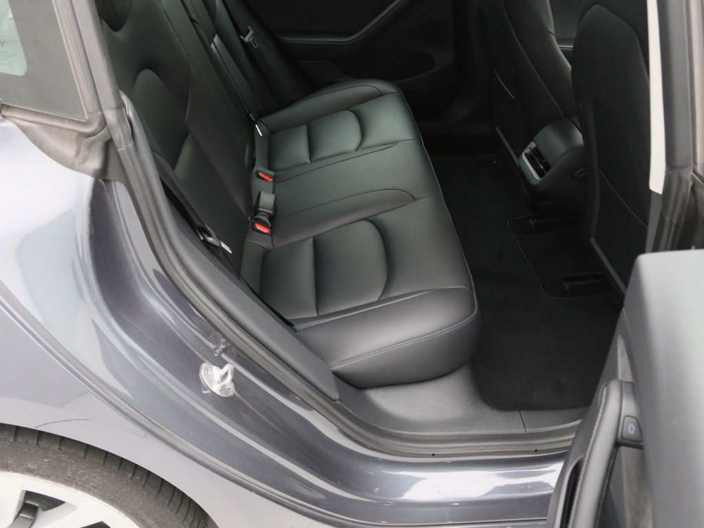 Tesla Model 3 Long-Range Dual Motor AWD 16