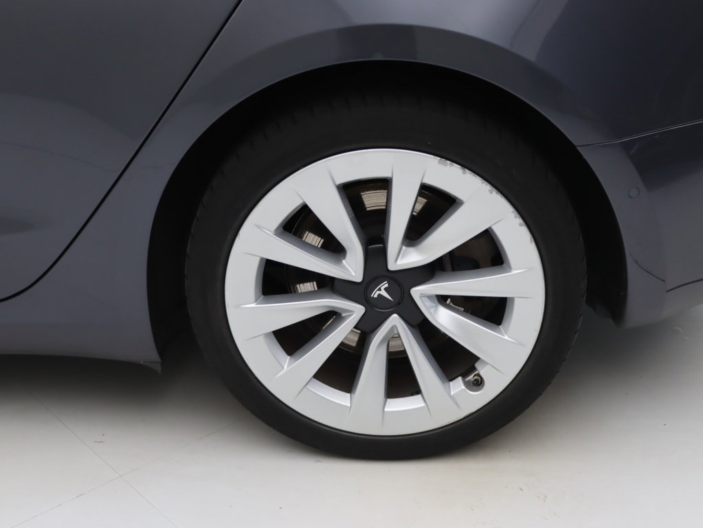 Tesla Model 3 Long-Range Dual Motor AWD 23