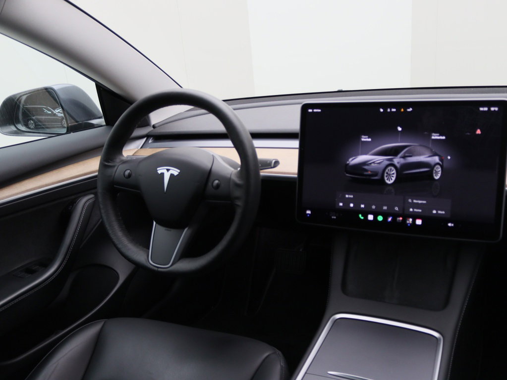 Tesla Model 3 Long-Range Dual Motor AWD 18