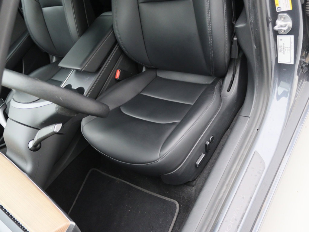 Tesla Model 3 Long-Range Dual Motor AWD 26