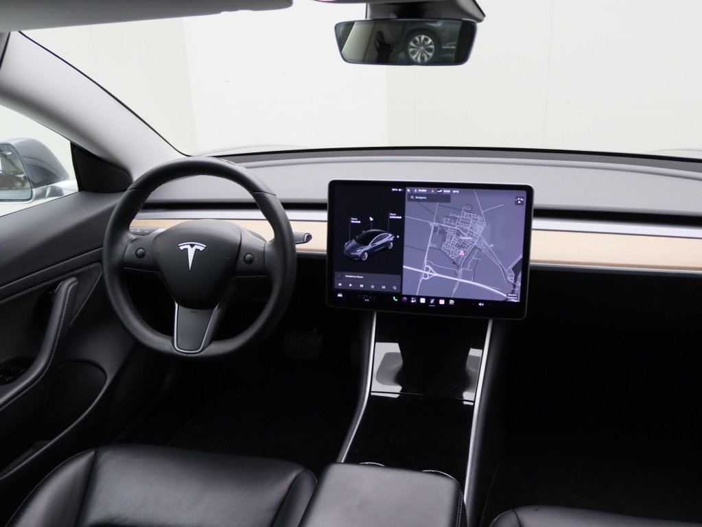 Tesla Model 3 Standard Plus RWD 2