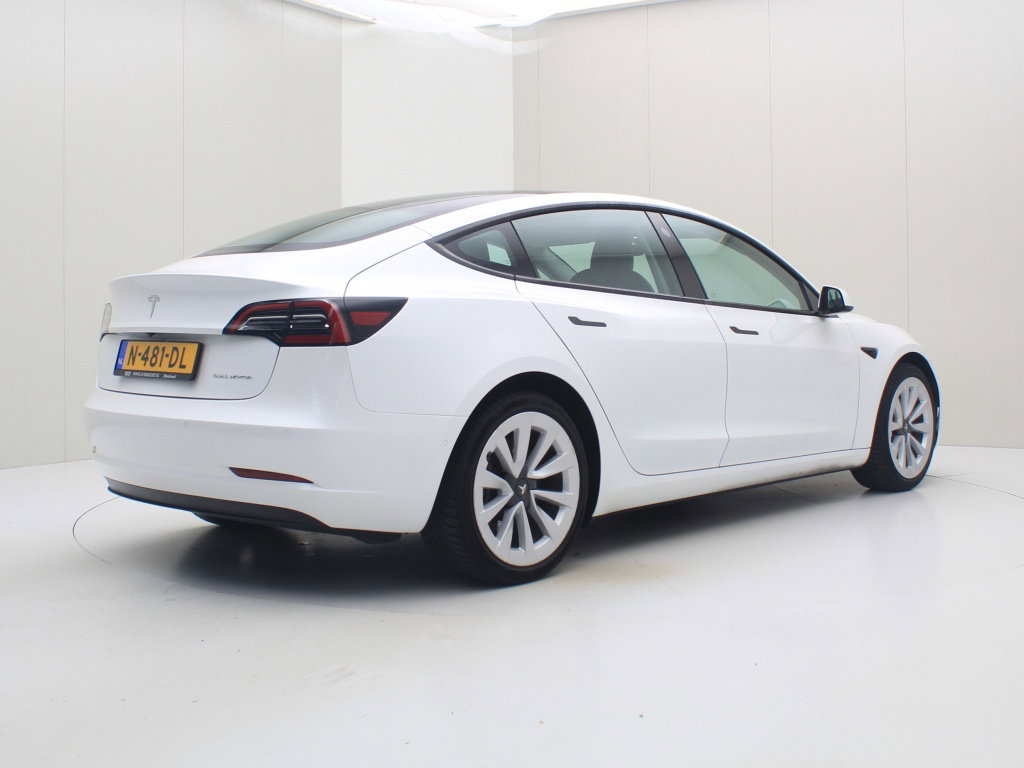 Tesla Model 3 Long-Range Dual Motor AWD 3