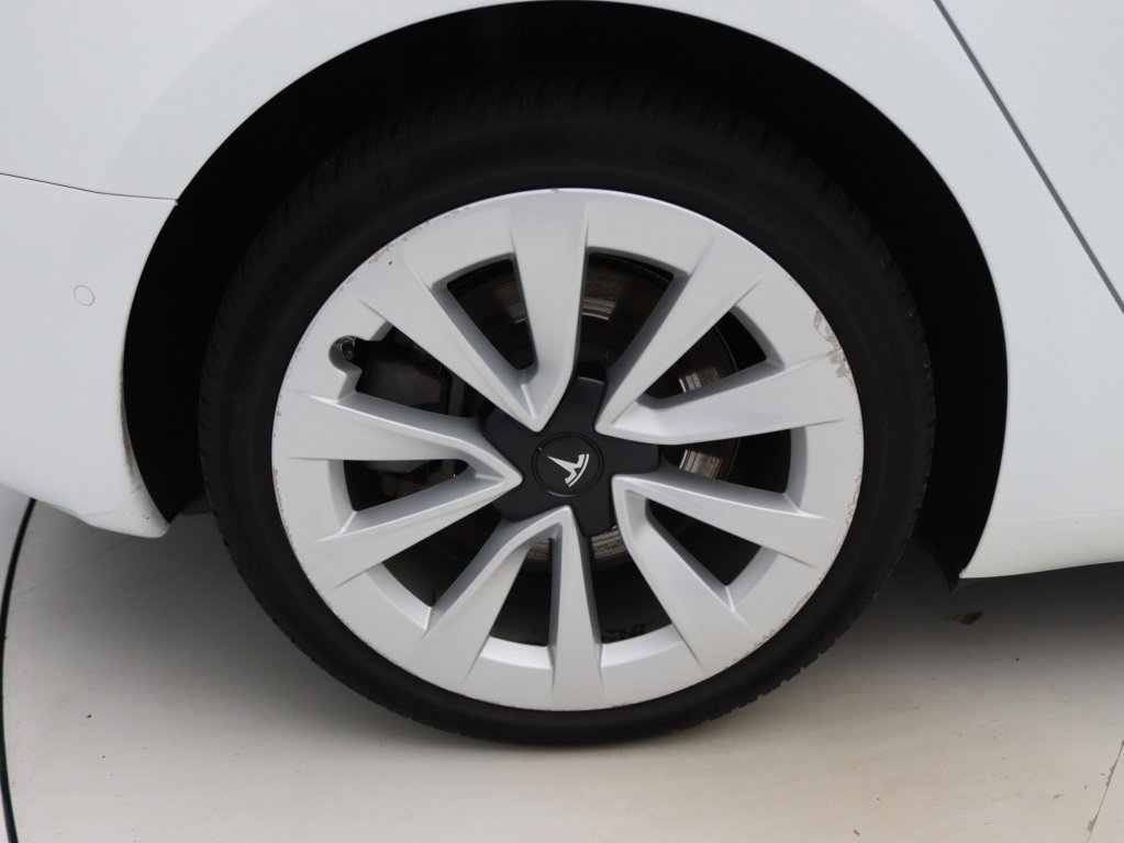 Tesla Model 3 Long-Range Dual Motor AWD 9