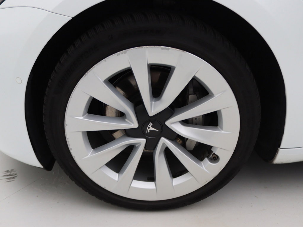 Tesla Model 3 Long-Range Dual Motor AWD 11
