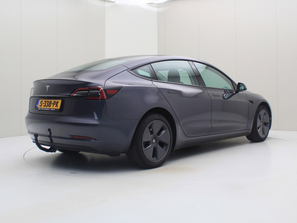 Tesla Model 3 Standard Plus RWD 2
