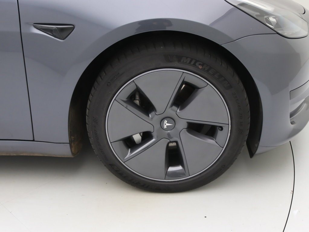 Tesla Model 3 Standard Plus RWD 16