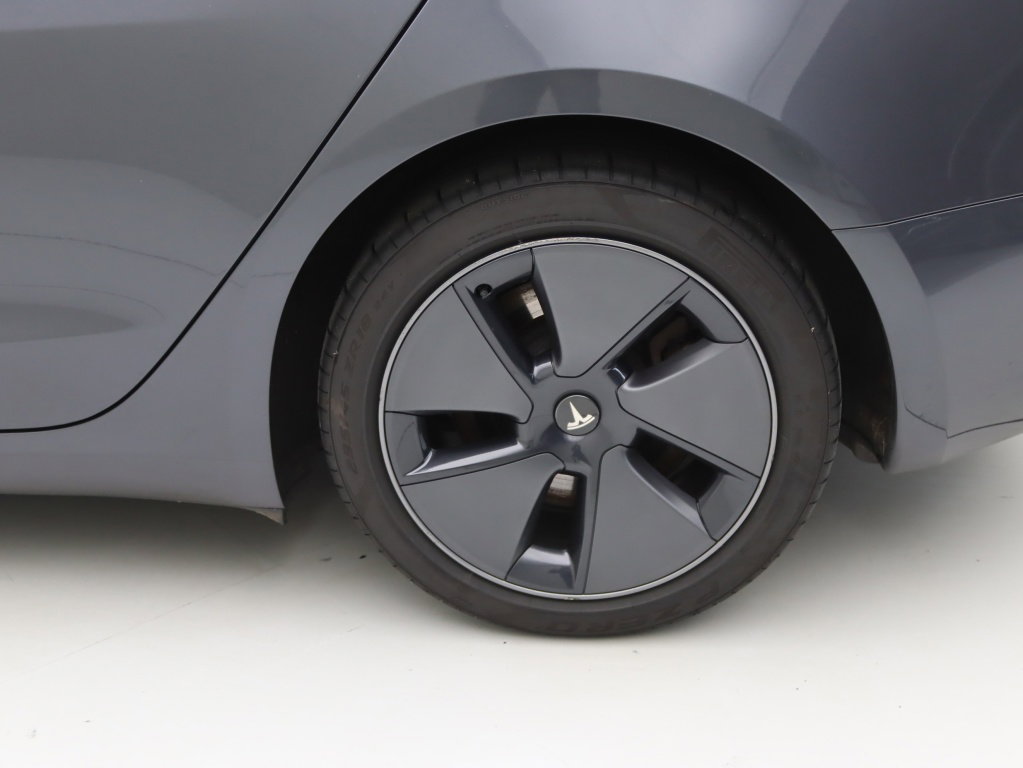 Tesla Model 3 Standard Plus RWD 18