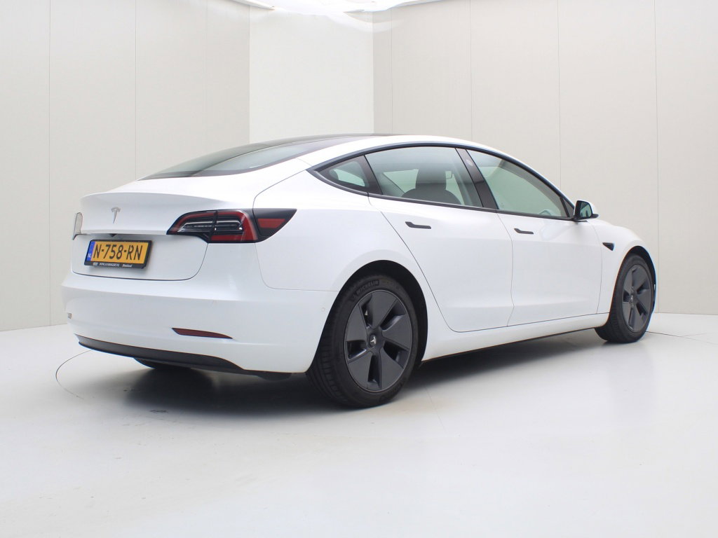 Tesla Model 3 Standard Plus RWD 2