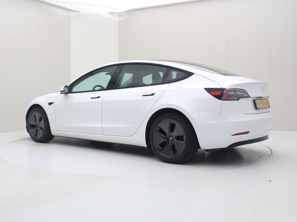 Tesla Model 3 Standard Plus RWD 3