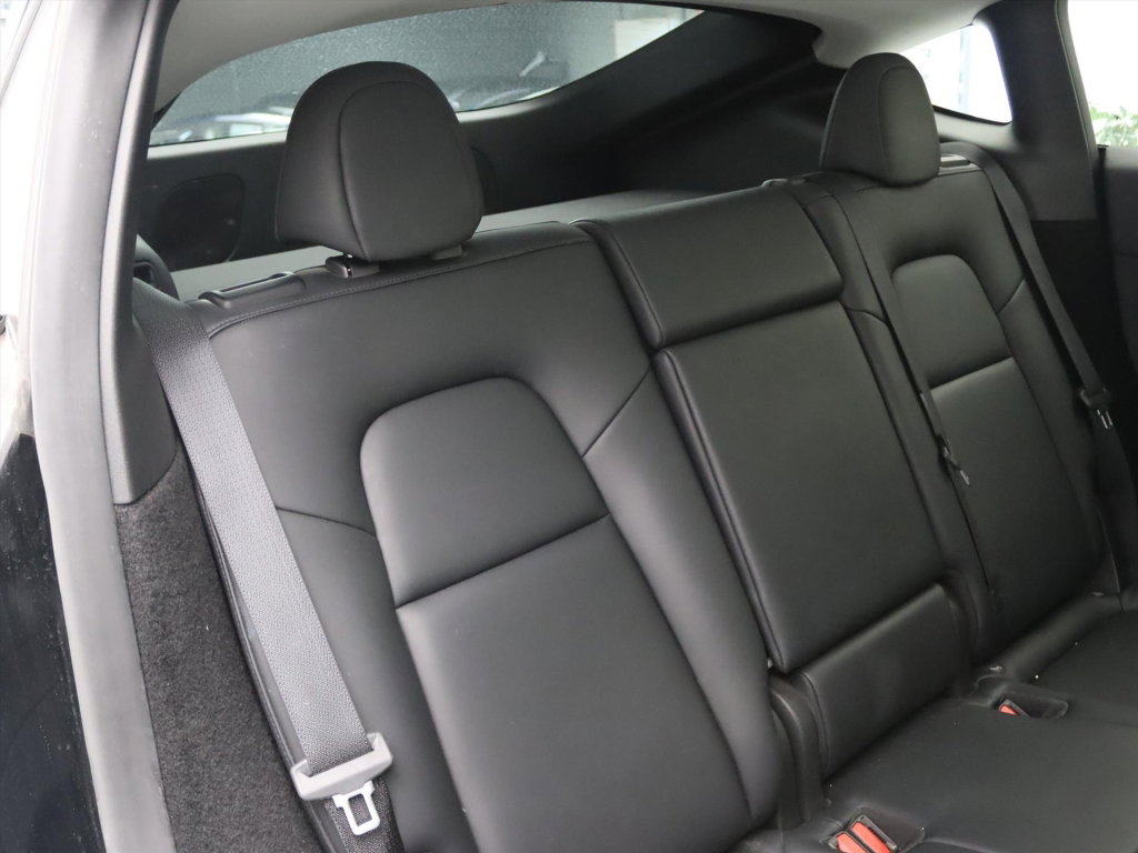 Tesla Model Y Long Range 345pk AWD 13