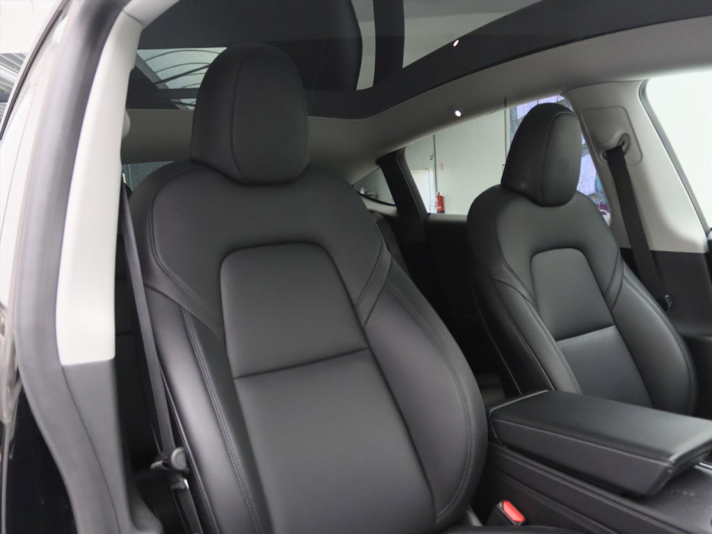 Tesla Model Y Long Range 345pk AWD 15