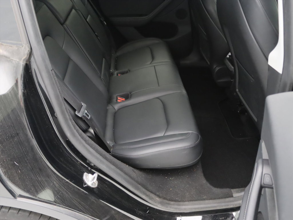 Tesla Model Y Long Range 345pk AWD 14