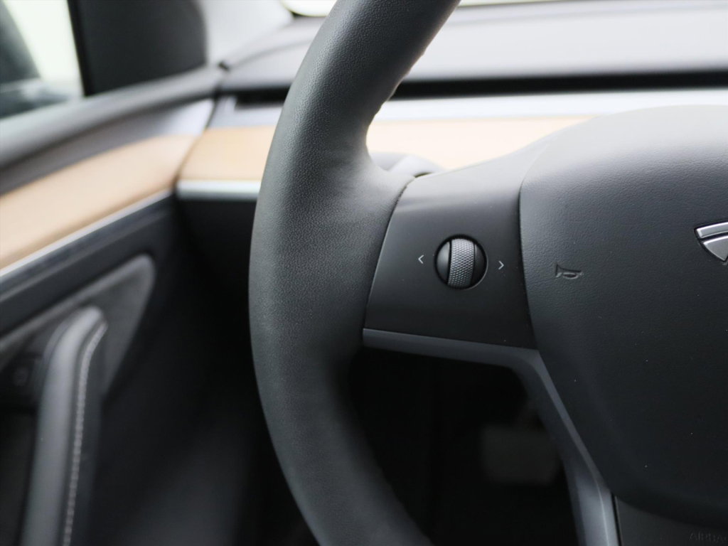 Tesla Model Y Long Range 345pk AWD 20