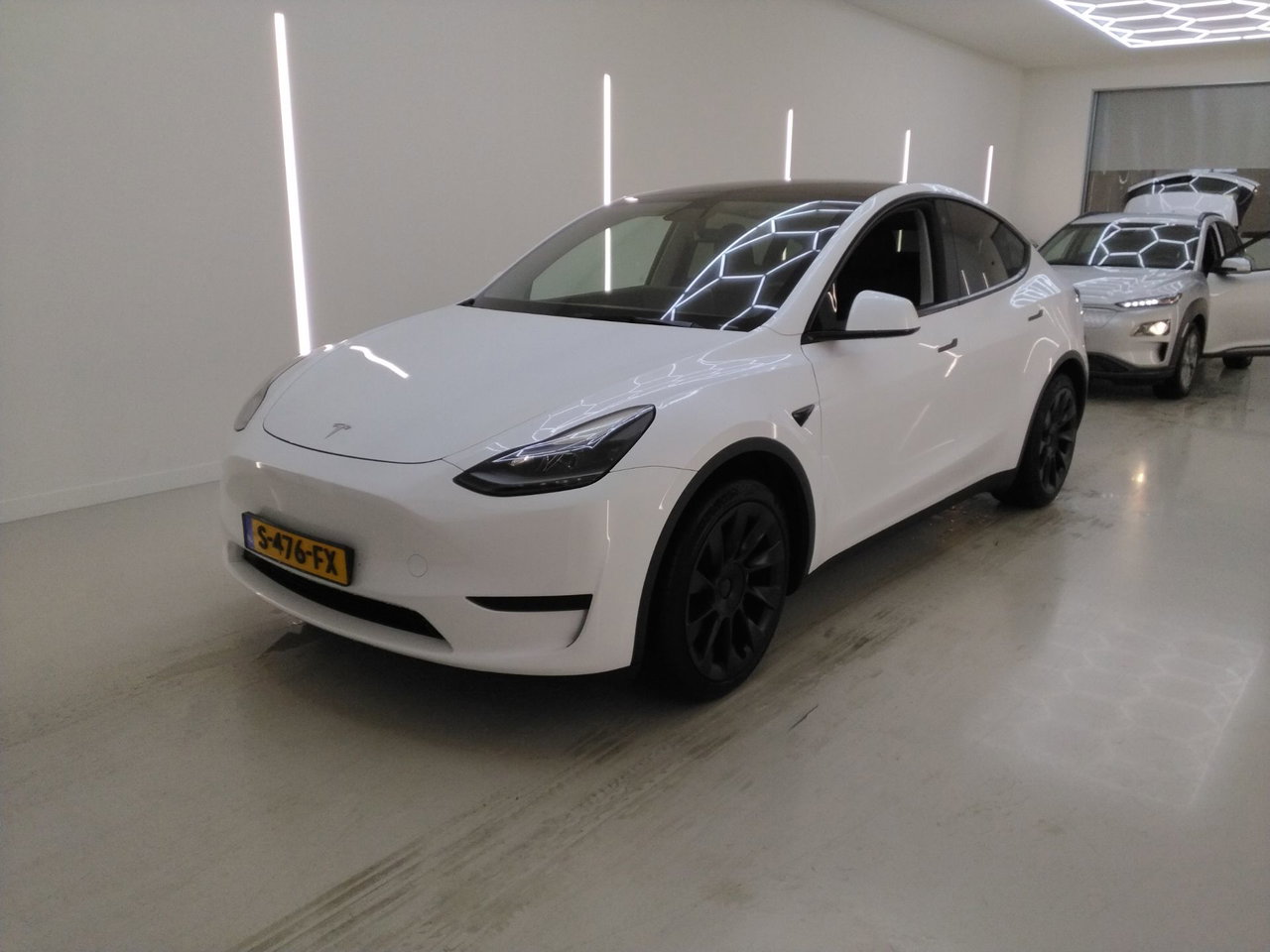 Tesla Model Y Model Y Standard RWD Plus 89.4% SoH [ TREKHAAK+AMD RYZEN+FSD+20 INCH+PREMIUM AUDIO